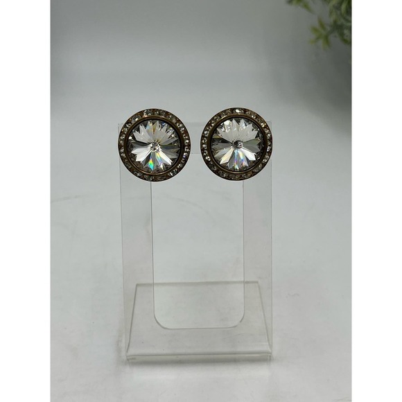 Rivoli Clear Faceted Rhinestone
Pierced Halo Gold Tone Pierced Earrings - Picture 7 of 13